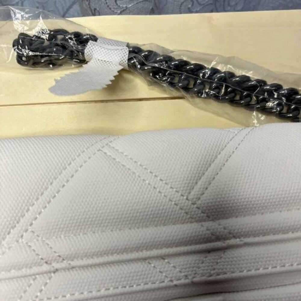 LUG Huddle Matte Luxe VL NWT in White - Picture 5 of 6